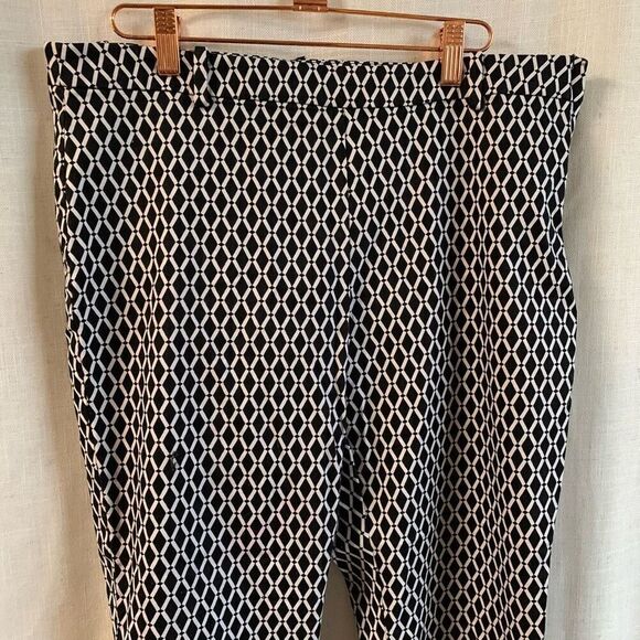 Designer Capris H&M Womens Sz 12 Crop Pants Famous Black & White Geometric Print - Picture 2 of 16